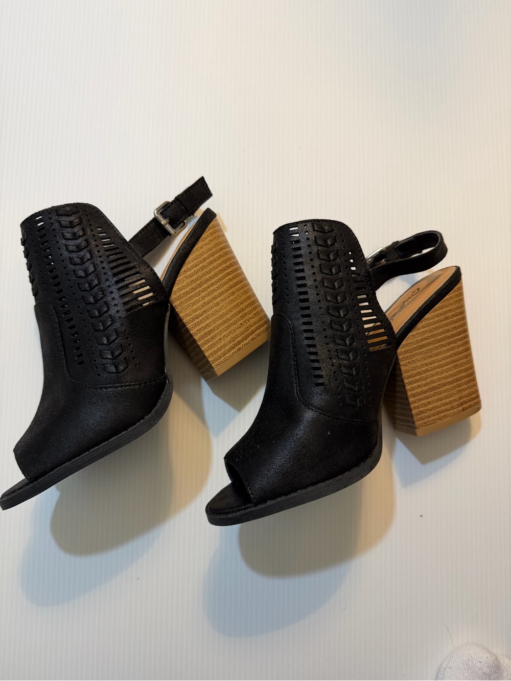 Qupid - Size 6- Black Peep-Toe Cutout Block Heel Sandals - Picture 8 of 9